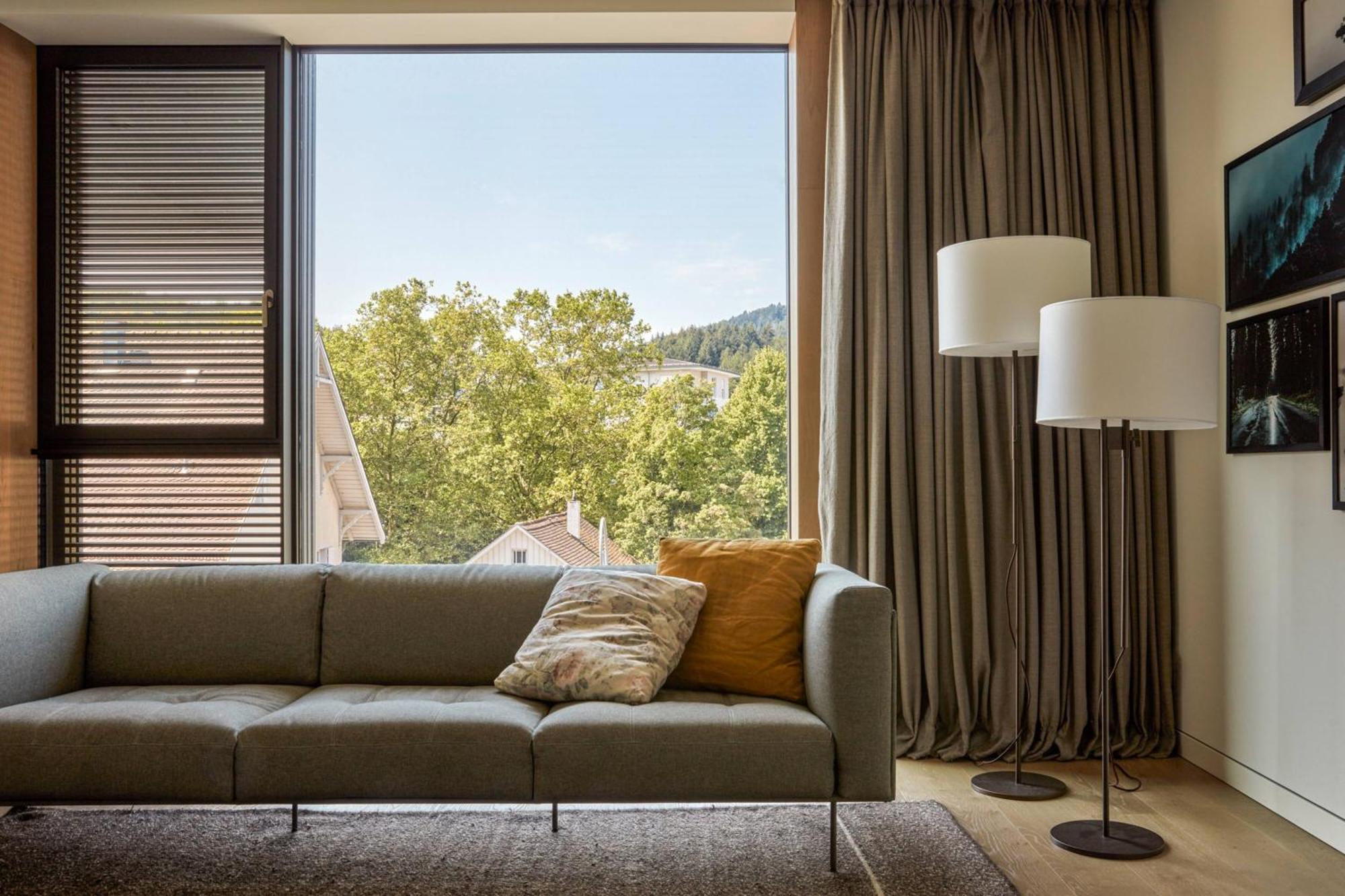 Roomers Baden-Baden, Autograph Collection Exterior photo A living room with a sofa