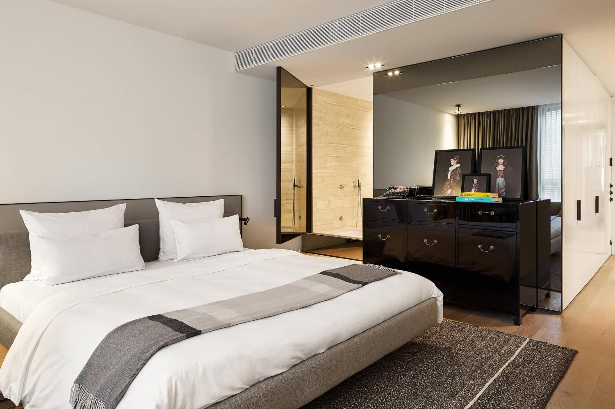 Roomers Baden-Baden, Autograph Collection Exterior photo A bedroom at the Mandarin Oriental, Munich